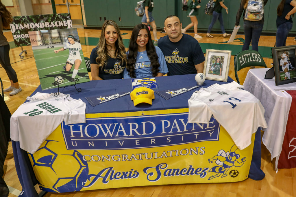 Alexis Sanchez Officially Commits to Play Soccer for Howard Payne ...